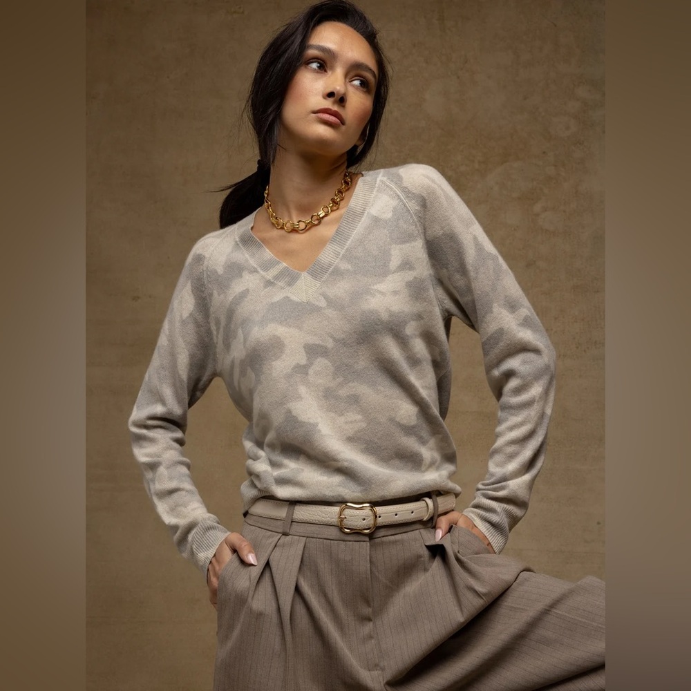 27 MILES NANI CAMO CASHMERE V-NECK PULLOVER SWEATER size M